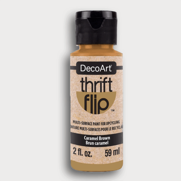DecoArt Thrift Flip Multi-Surface Verf – Caramel Brown (DTFP17), satijnverf 59ml fles
