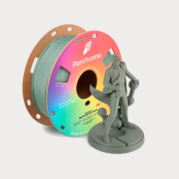 Polymaker Panchroma Matte PLA Muted Green. 3D Filament op kartonnen spoel met 3D-geprint voorbeeld.